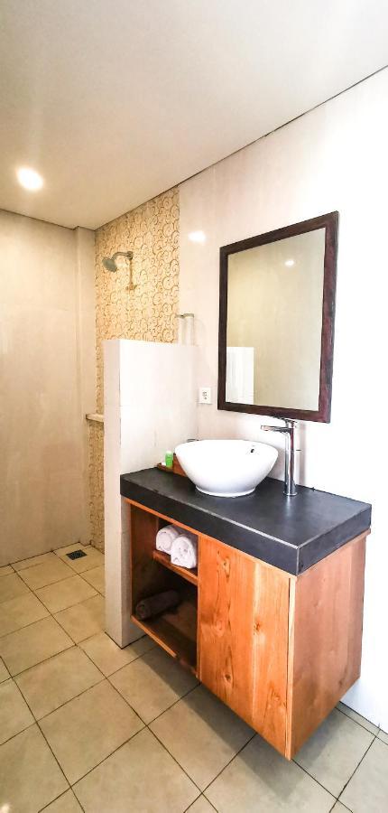 Santi Homestay Canggu Екстериор снимка